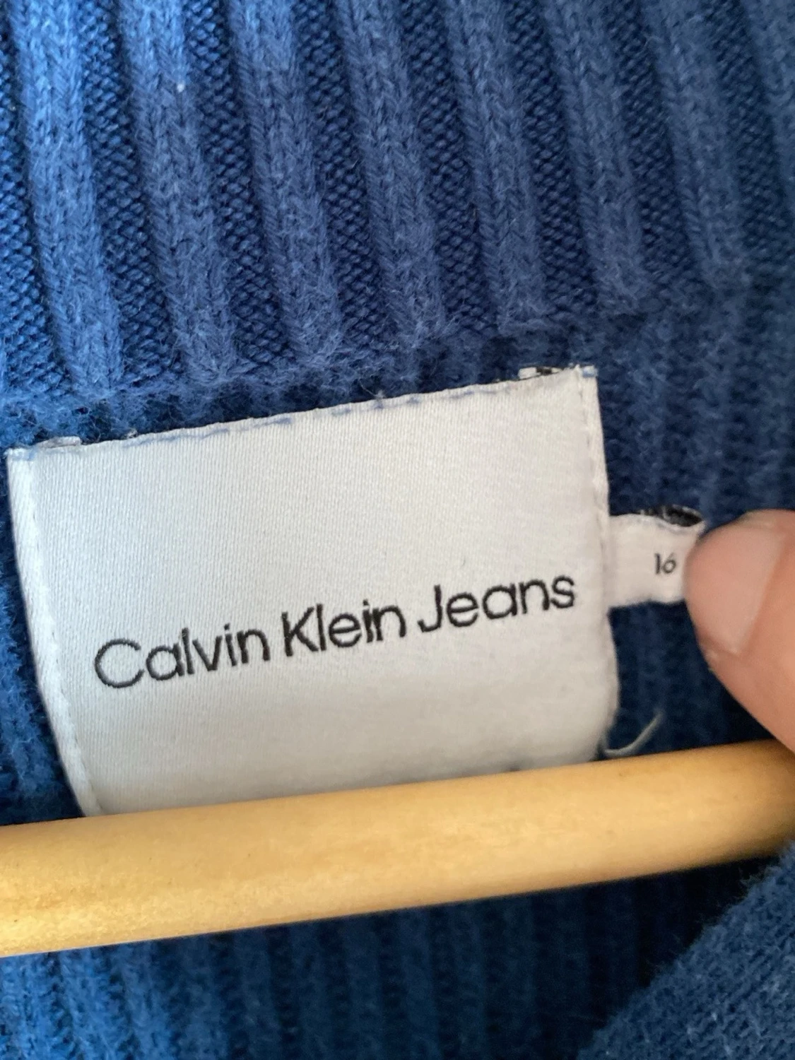Blå stickad tröja från Calvin Klein - 4
