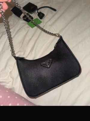 Svart väska  - Helt ny oanvänd svart väska. Pris kan diskuteras. 