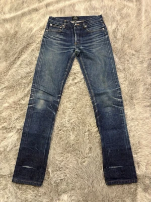 APC Jeans - Säljer detta eftertraktade  Selvedge APC jeans i Storlek 28 | Mycket bra skick | 100% bomull och bild på selvedge ID finns i annons vid övriga eventuella frågor svarar jag gärna 🙌✅