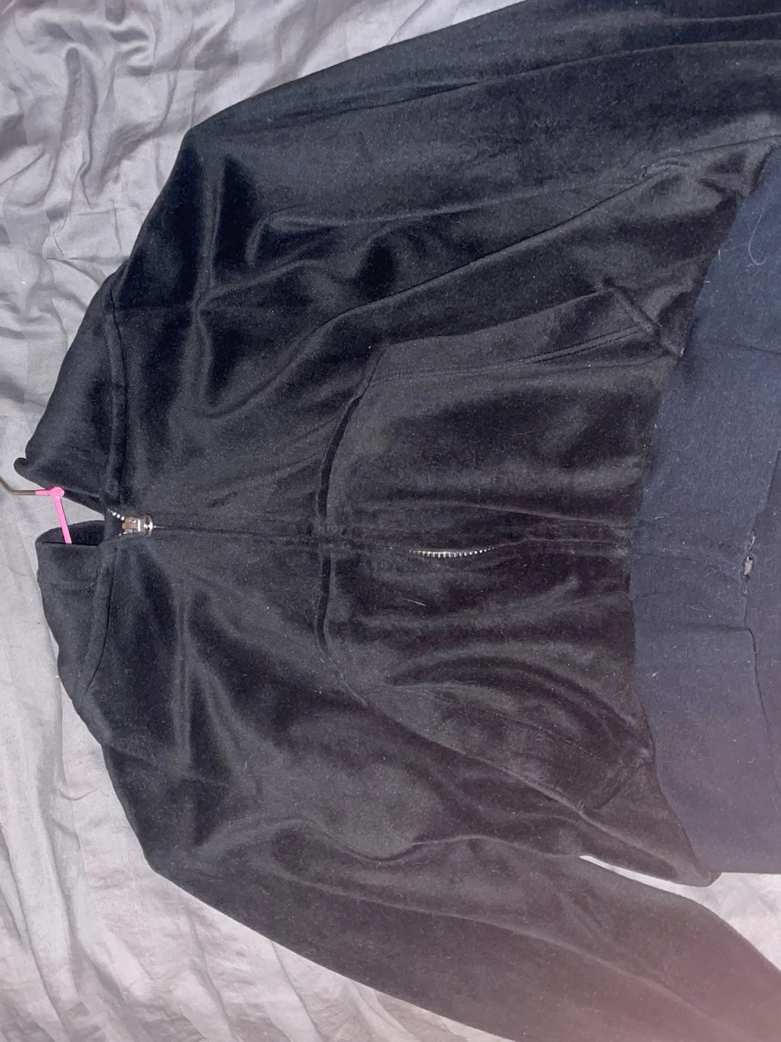 croppad Svart hoodie med strass-text