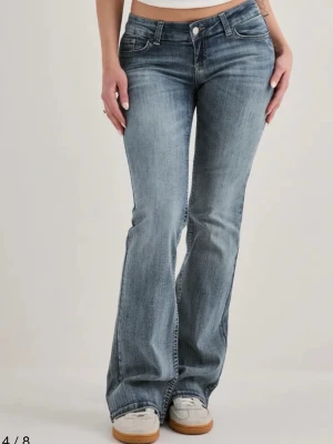  Low waist jeans nelly - Köpa nyligen, knappt gått 1 månad, använt 2 gånger. Säljer pga de var lite för low waist för min smak då jag gillar lite mer högmidjad. Annars var de perfekta, o hade inte sålt dem! Kontakta vid intresse