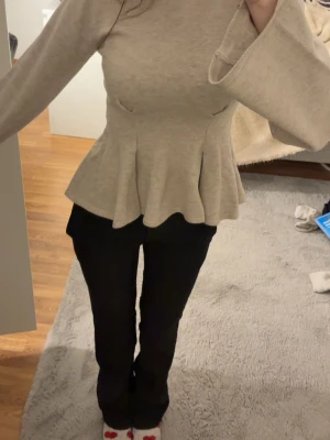 Tröja från Gina  - Tröja från Gina helt oanvänd jätte fin (samma som den grå i min profil)