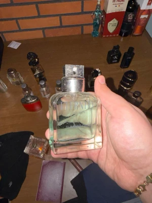 Eternity Summer Daze parfym - Fräsch parfym från Calvin Klein, Eternity Summer Daze. 95ml kvar . Perfekt för dig som gillar lätta och somriga dofter.