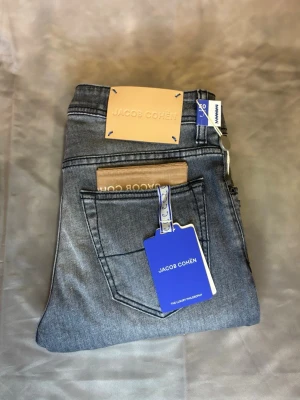 Jacob Cohen Jeans | W30 - Brand new Jacob Cohen Jeans med alla tags kvar | Storlek W30 | ÄKTA | Modell Nick