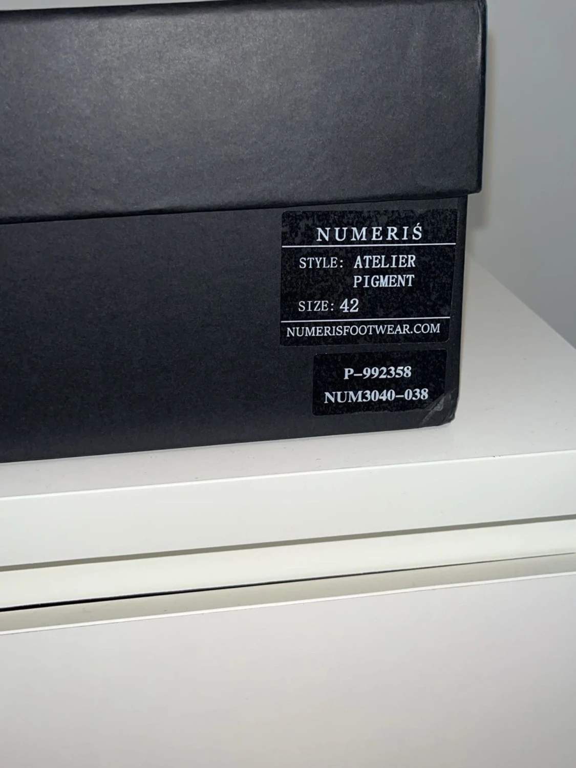 Gråvita sneakers från Numeris - 4