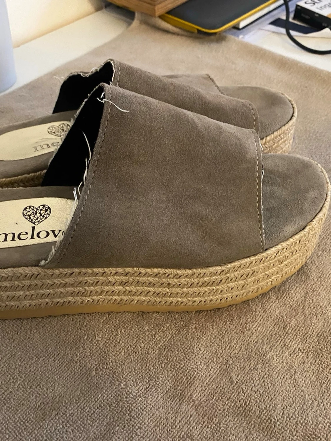 Beige platåsandaler från Melove - 1