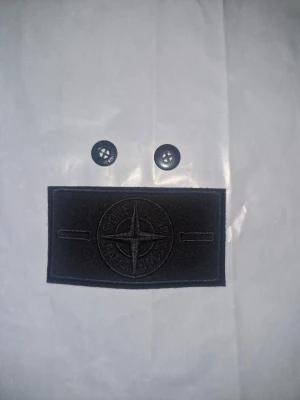 Stoneisland badge svart - Perfekt om du har tappat bort din badge eller om det gått sönder!