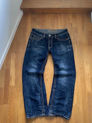 Bootcut jeans true religion Levi’s 512  - Säljer dessa feta bootcut jeans mått finns i bilderna 