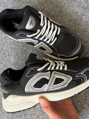 B30 black and white shoes - Size 44, true to size