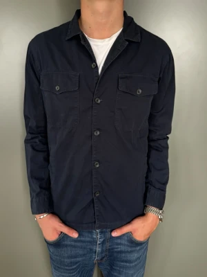 East West Overshirt - Storlek: L | skick:10/10 | Nypris: ca 1199kr