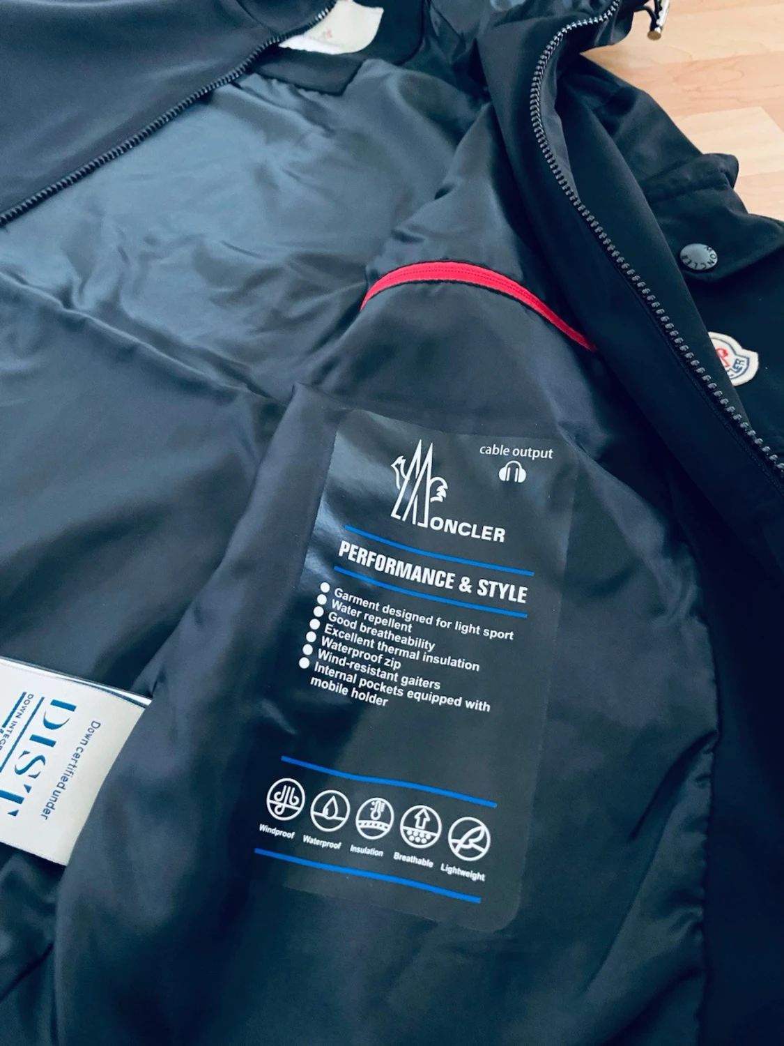 Svart vindjacka från Moncler med huva - 3