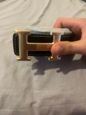 Helt ny hållgörare ingår  - Helt ny 