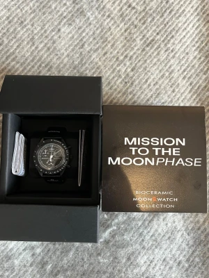 Omega Moon Swatch Moonphase - Helt ny 