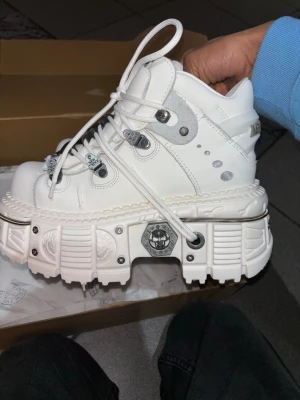 New rock storlek 38 - Storlek 38 kan mötas i Stockholm eller fraktas. Allt originalt finns kvar