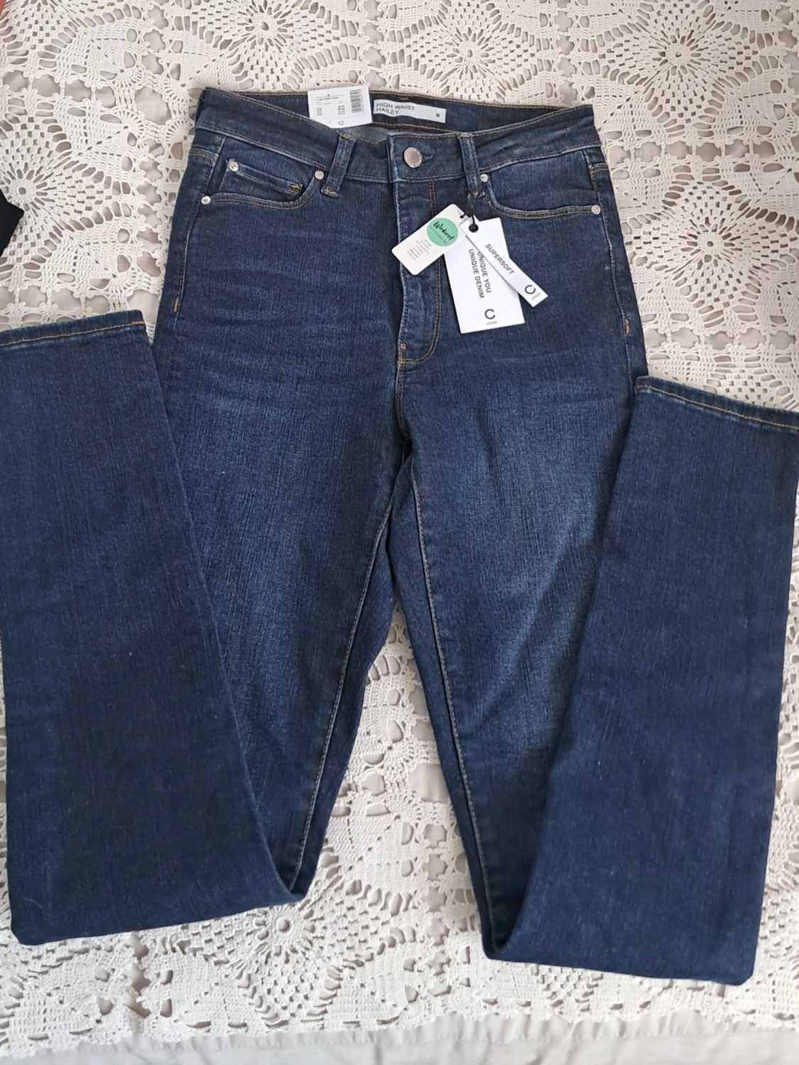 Mörkblå hailey high waist jeans från Cubus