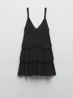 Zara klänning - Helt ny Zara klänning. Super fin med stickad överdel. Storlek S. Nypris 499kr