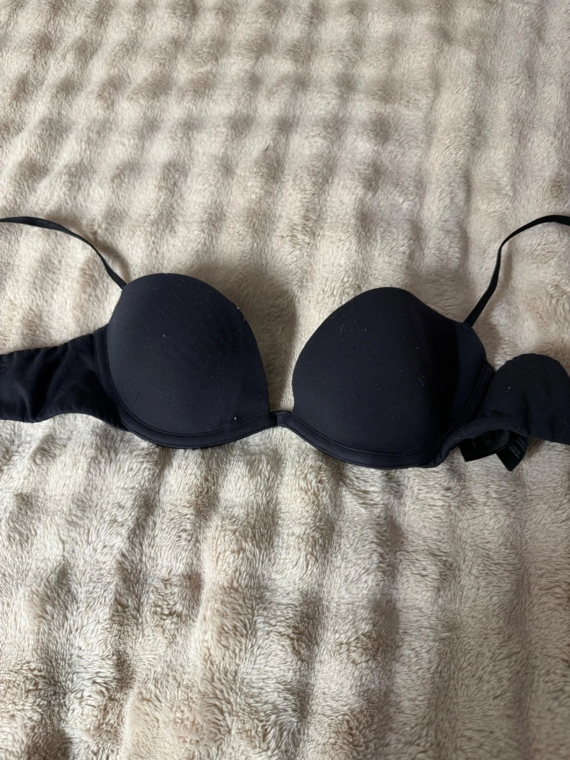 Svart push-up bh med bygel