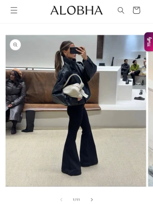 Slutsålda jeans - Säljer mina fina jeans från alobhalabel i strl 38 men sitter som S!! Då jag är en S och dessa sitter perfekt, otroligt långa!!