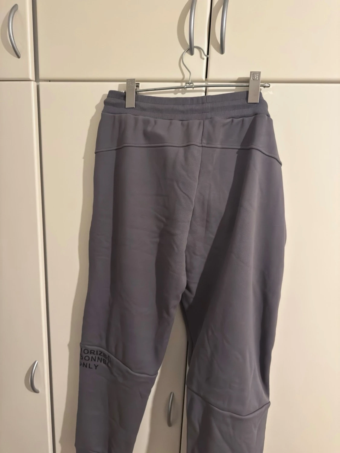 Gråa mjukisbyxor - 1