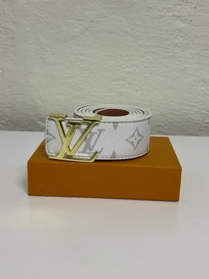 Lv Bälte  - Helt ny aldrig använd. Storlek 110cm. Snabb frakt. Endast bälte