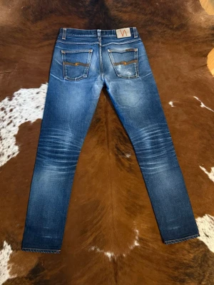 Nudie LeanDean dry Japan selvage - Tjena! Säljer dessa helt brutala nudie LeanDean Dey Japan selvage, sjukt snygg wash med nice slitningar, W32/L34, hör av dig vid funderingar!🙌