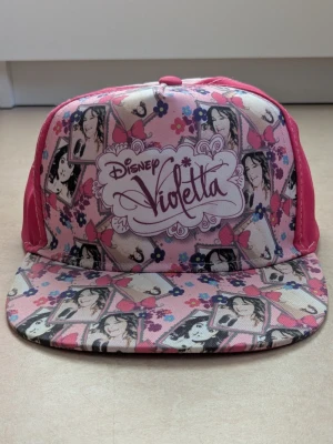 Violetta keps , Disney  - Violetta keps , Disney . Jätte fin keps.
