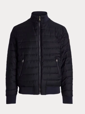 Ralph Laurent jacka  - Snygg mörkblå pufferjacka med hög krage och raka, quiltade paneler. Jackan har två framfickor med dragkedja och ribbade muddar vid ärmslut och midja. Perfekt för kalla dagar och ger en clean, modern look.