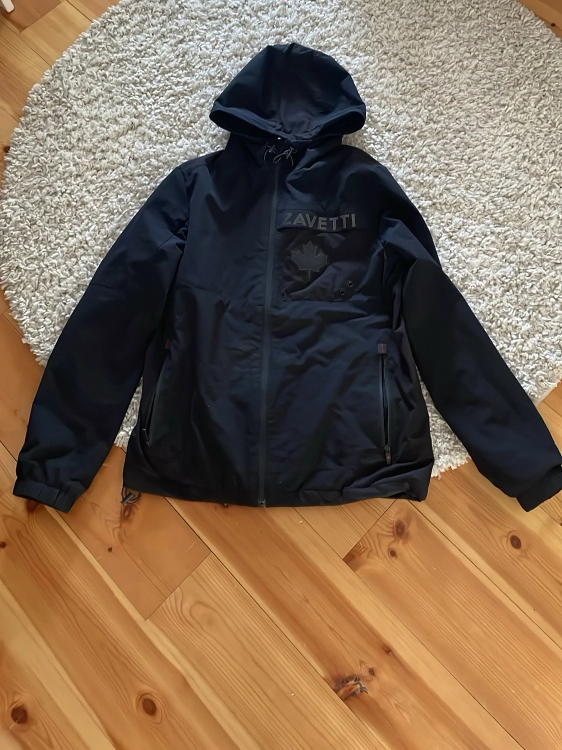 Svart vindjacka från Zavetti