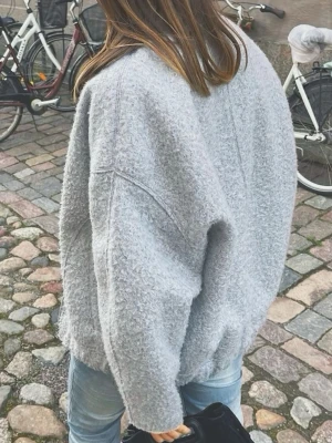 Zara teddy bomber jacka  - Zara teddy bomber jacka i storlek xs-s. I jättebra skick.