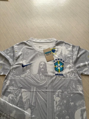Vit Brasilien fotbollströja Nike - Special edition Brazil storlek S hör av er vid frågor📲