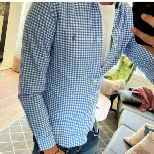 Blårutig skjorta från Ralph Lauren - Extremt bra skick, nypris 1700kr skriv vid funderingar 🙌