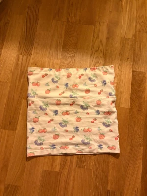 Djerf Avenue topp  - Säljer min fina tub topp från Djerf Avenue, finns inte att köpa längre! Storlek M, 800 kr 