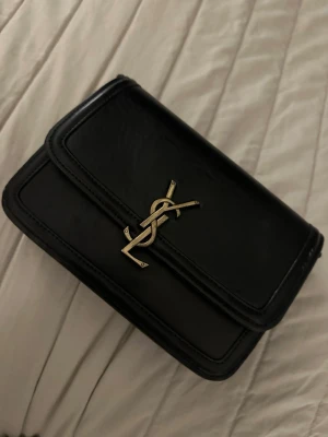 Svart YSL handväska i läder - Band finns till.