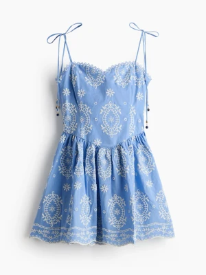 Klänning H&M - Söt klänning från H&M som jag tyvärr inte har användning för, helt ny och oanvänd med prislappen fortfarande kvar! 💕ordinariepris 449! storlek S 