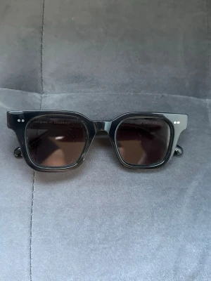 CHIMI - Säljer dessa populära solglasögon från Chimi, modellen 04, dark grey!
