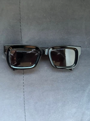 Chimi - Säljer dessa solglasögon från Chimi, modellen 05, black!