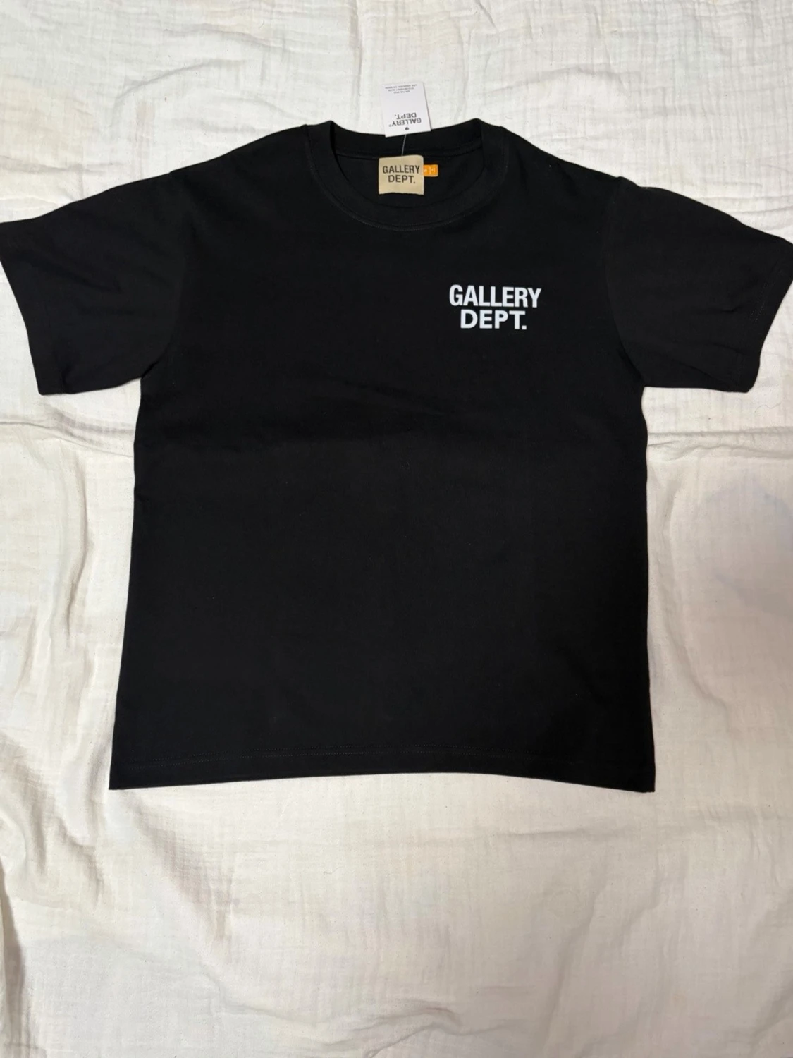 Svart t-shirt från Gallery Dept.