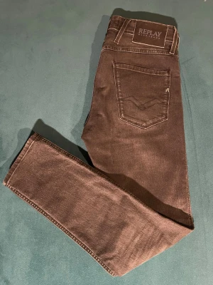  Replay Anbass - Replay Anbass. Strl 29/30. Väldigt bra skick. Hör av dig vid funderingar!🛑Kan gå ner i pris vid snabb affär!!