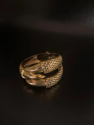 Brand new gold claw bracelet - Brand new gold claw bracelet. Can be shipped same day as purchased (or the day after if purchased past 20:00)