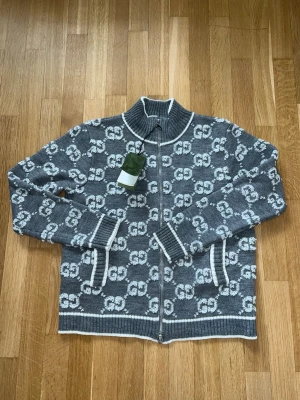 GUCCI GG Cardigan - 10/10 Skick. Passar både M och L.