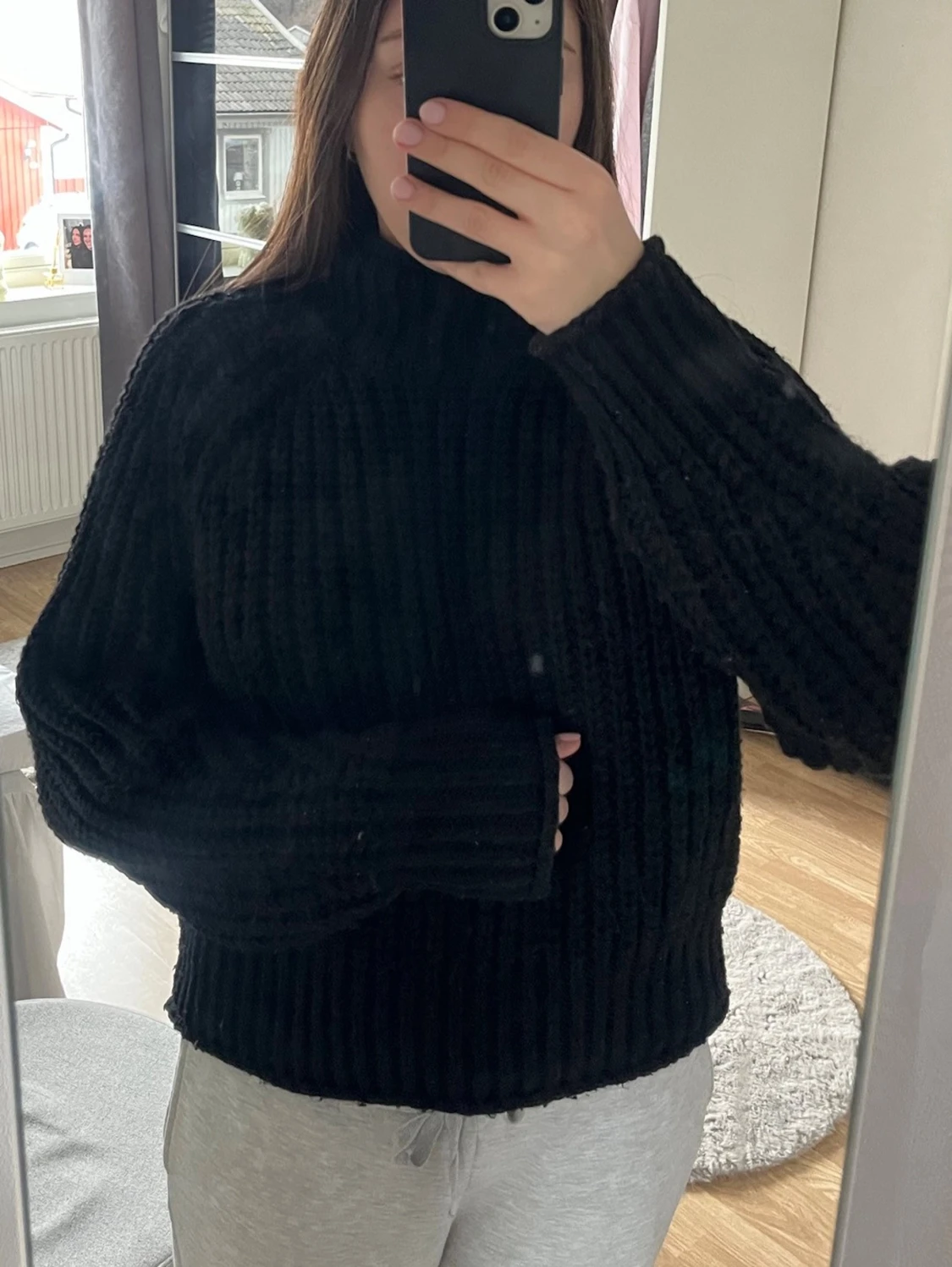 Svart stickad tröja  - 1