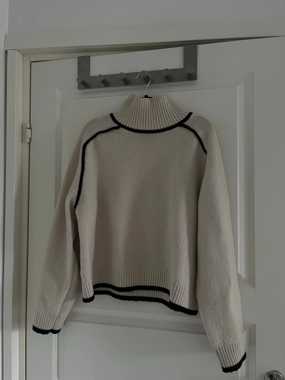 Beige stickad tröja 
