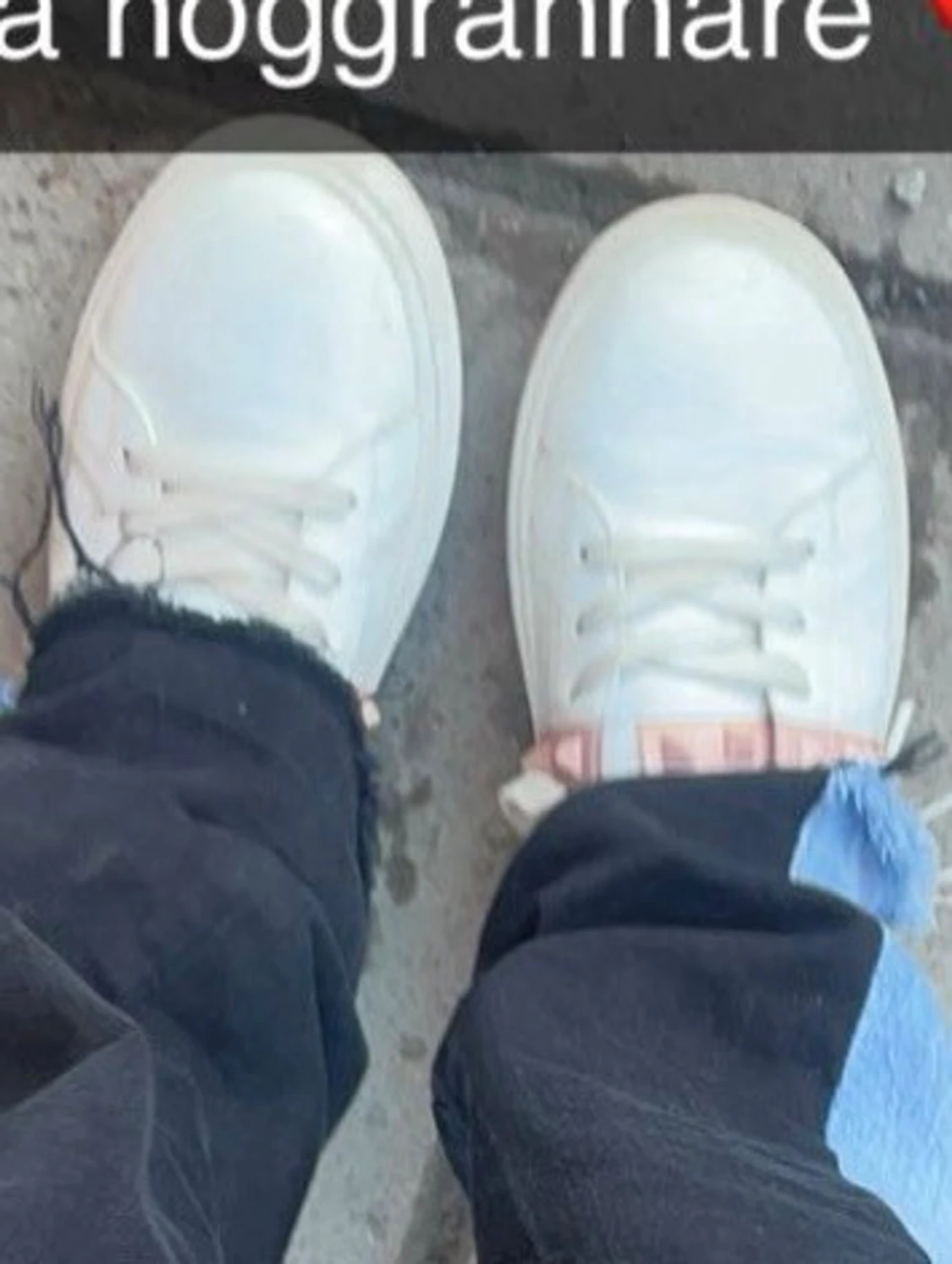 Valentino vita sneakers med rosa detaljer - 1