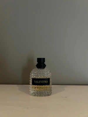 Valentino Yellow Dream - Ca 30 ~ 35ml.