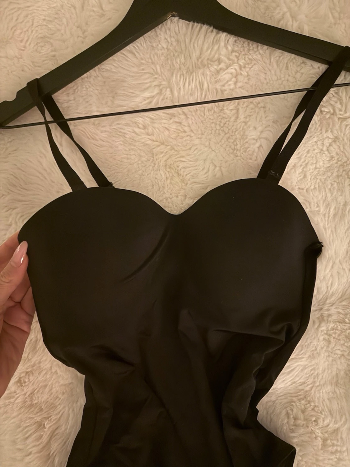 Svart body med dubbla axelband - 1