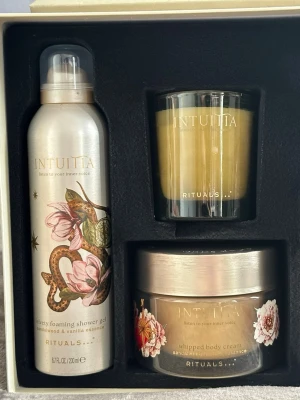 SÖKES Rituals Intuitia - Hejsan, söker produkter ifrån Rituals serie Intuitia, kan vara kroppskräm, presentset osv till vettigt pris! Skicka om du har något att sälja🥹