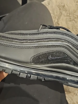 Nike air max 97 - Nike air max 97 i storlek 49.5/33cm. Helt nya. Aldrig andvända. Nypris 2300-2400