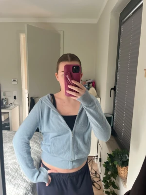 Soft goat zip up - Soft goat zip up! Väldigt bra skick, lite nopprig på framsidan men inget man tänker på! 💕😊