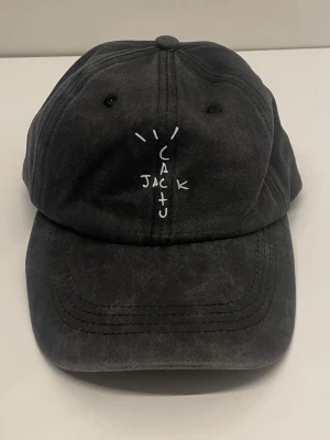 Travis scott keps - Helt ny! Pris kan diskuteras vid snabb affär