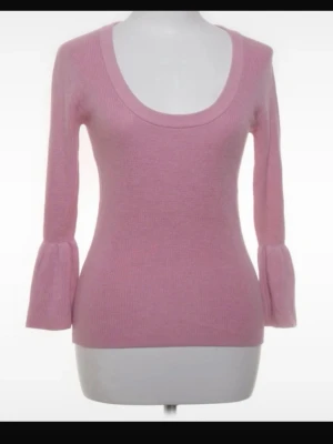 Rosa stickad tröja - Stickad tröja med trekvartsärm, helt ny och aldrig använd men vet inte om jag tagit bort lappen eller intr